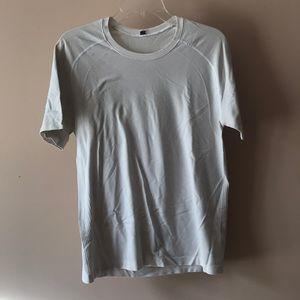 Medium Lululemon Metal Vent Tee